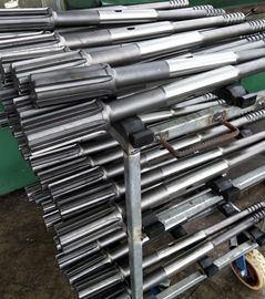 De afdrijvende Een tunnel gravende Delen van de Rotsboor, die de Adapter van de de Hulpmiddelensteel van de Boringsinstallatie uithakken