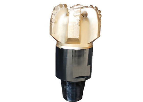 Beetje van de carbidepdc Tricone Boor 6 die Bladen/6 Pijpen Verwerkingstype smeedt